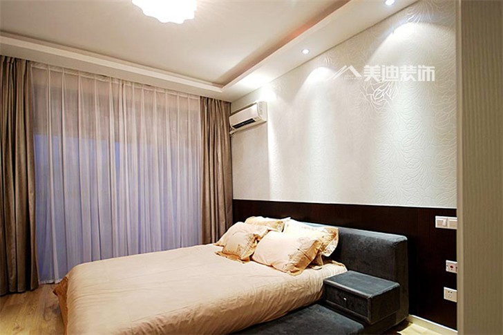 五矿万镜水岸三室一厅装修案例-卧室