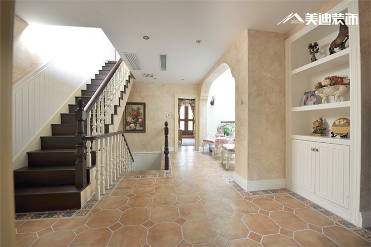 长沙托斯卡纳别墅装修案例-楼梯
