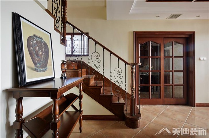 长沙香樟景苑300平装修案例-楼梯