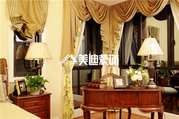 郡原美村300平美式风装修案例图—卧室