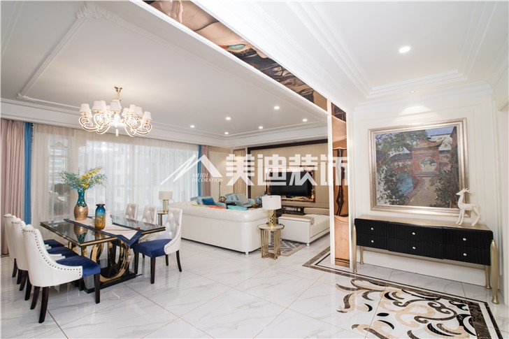 保利国际新奢古典风装修案例图—进门