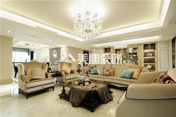 融科东南海新奢古典风装修案例图—客厅