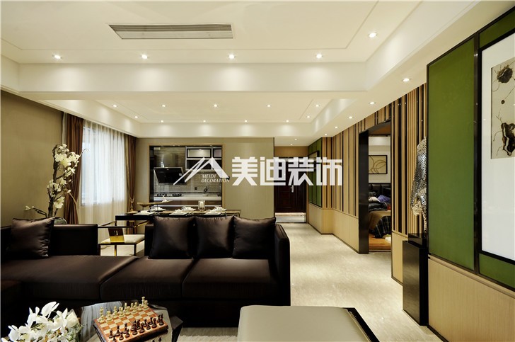 兰亭湾畔125平港式风装修案例图—客厅