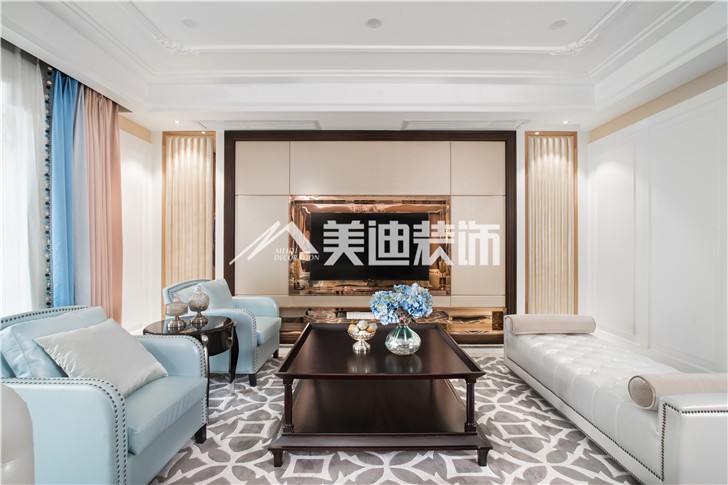 保利国际新奢古典风装修案例图—客厅