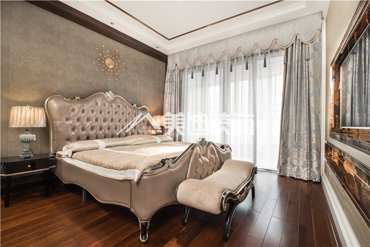 保利国际新奢古典风装修案例图—卧室