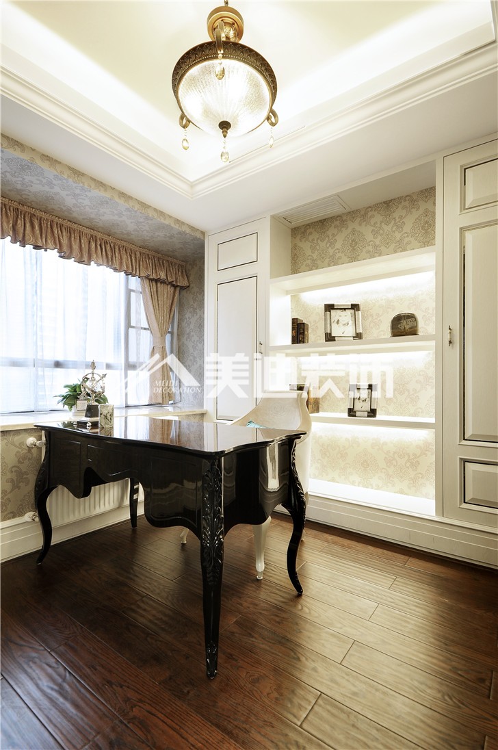 融科东南海新奢古典风装修案例图—书房