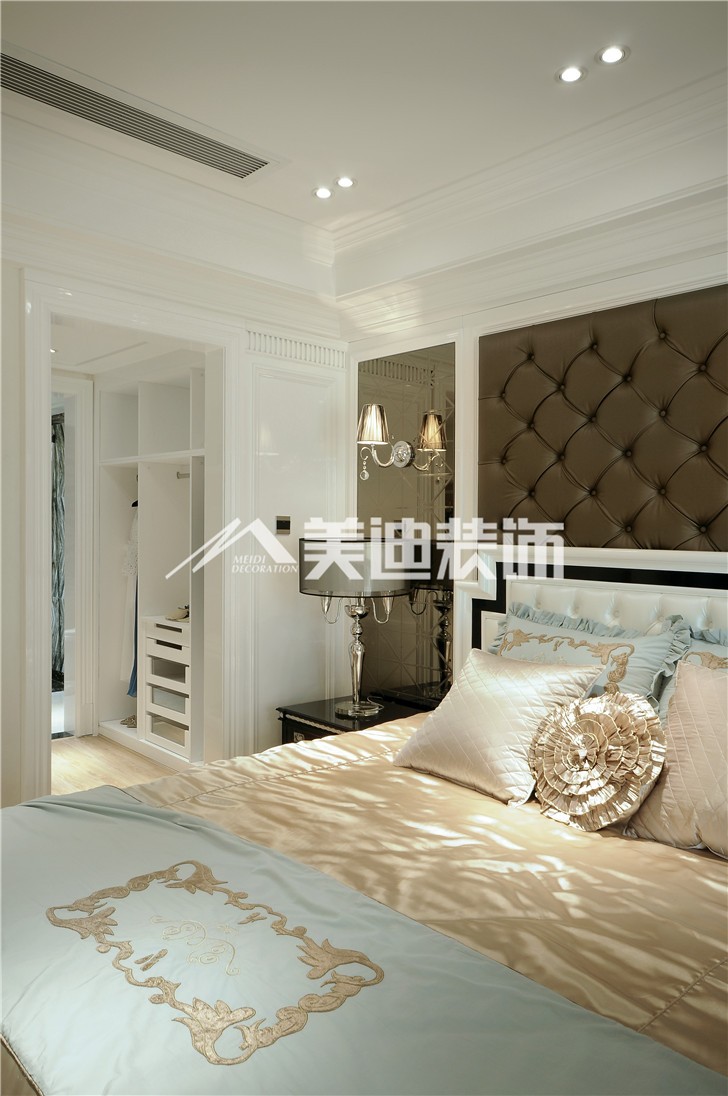 万科里梅溪郡新奢古典装修案例图—卧室