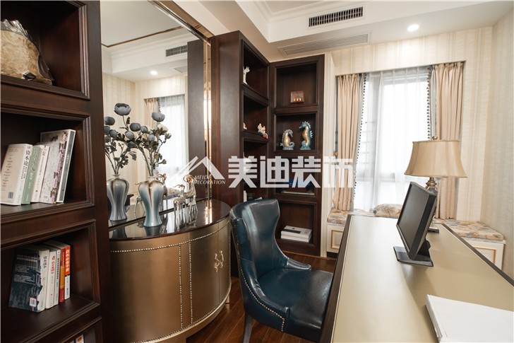保利国际新奢古典风装修案例图—书房