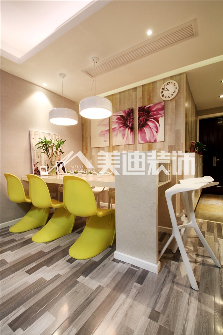 兰亭玥岛现代简约风装修案例图—餐厅