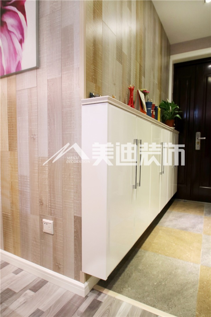 兰亭玥岛现代简约风装修案例图—进门