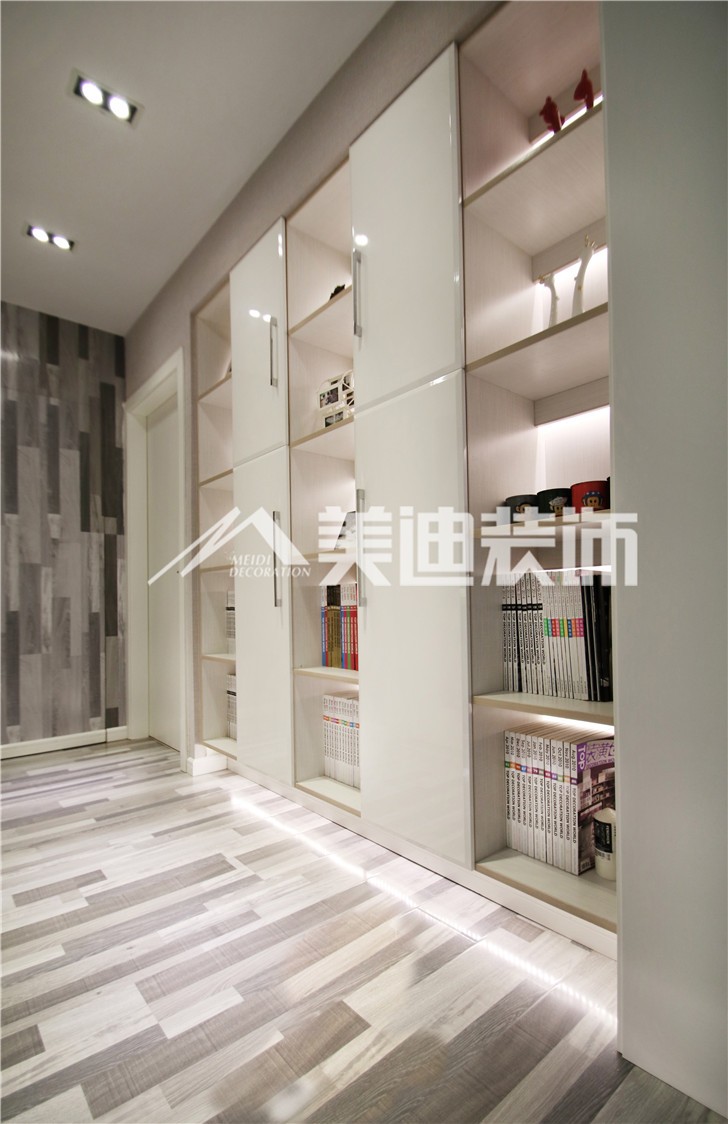 兰亭玥岛现代简约风装修案例图—过道