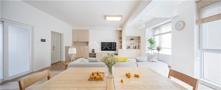 天麓尚层130平简欧装修案例图—客厅