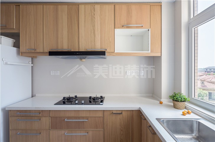 天麓尚层130平简欧装修案例图—厨房