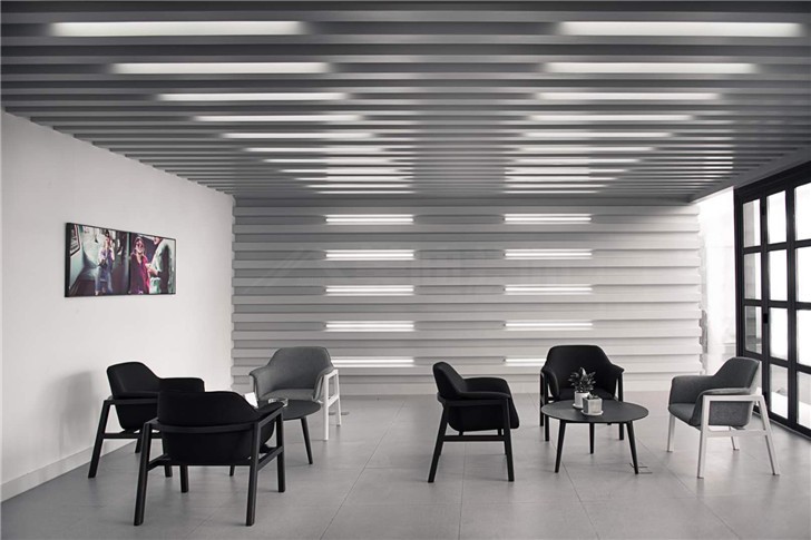 星沙领克4S店2000平工装现代风装修案例图—交车区