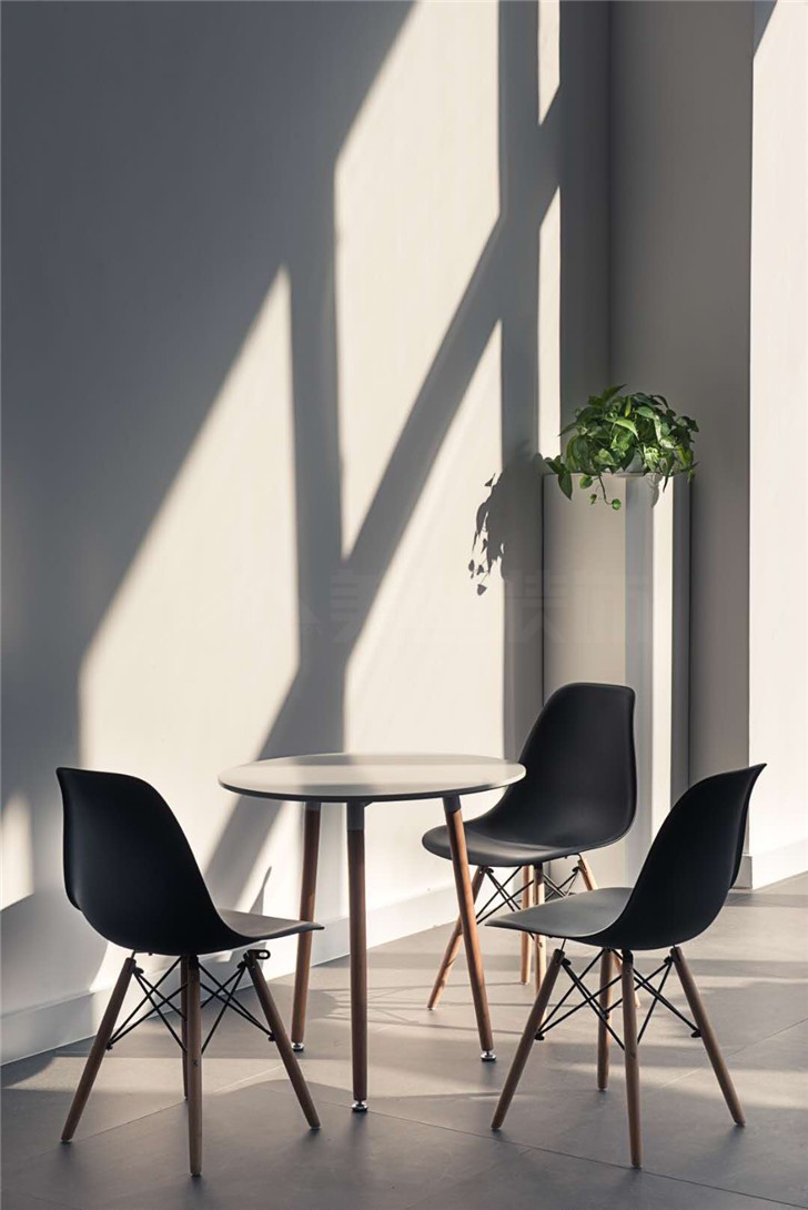 星沙领克4S店2000平工装现代风装修案例图—洽谈区