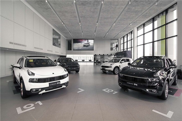 星沙领克4S店2000平工装现代风装修案例图—展厅