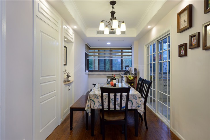 中房瑞致国际110平美式风装修案例图—餐厅