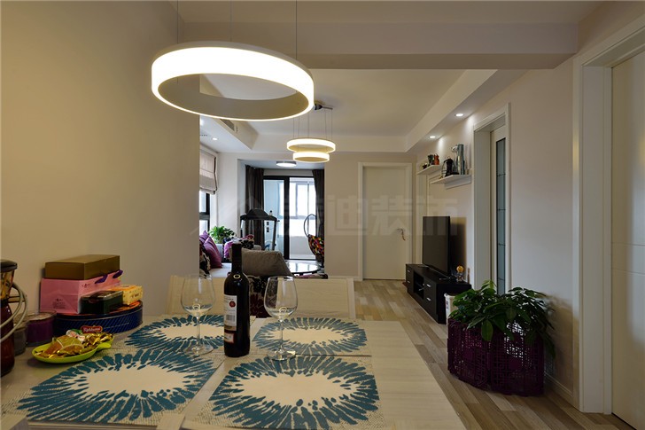 塞纳公馆110平现代装修案例图--客厅