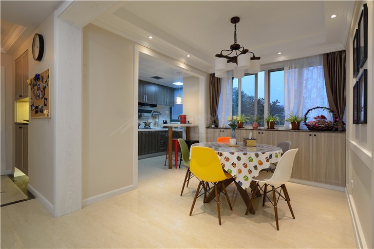 堤亚纳湾133平美式风装修案例图—餐厅