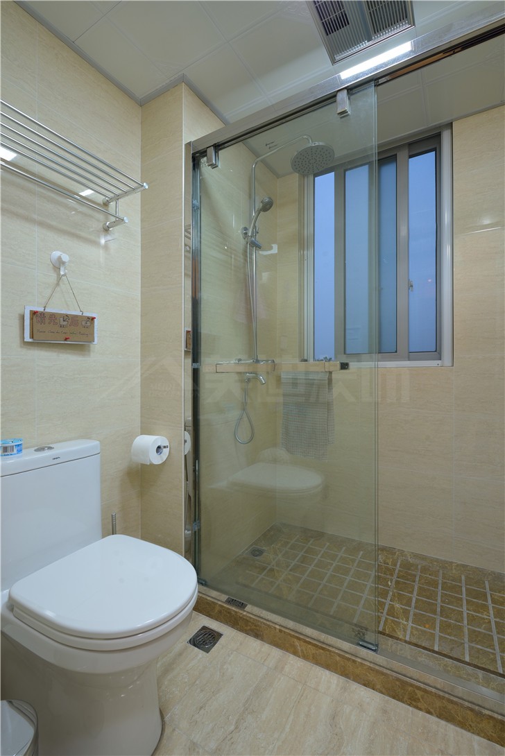 堤亚纳湾133平美式风装修案例图—卫生间