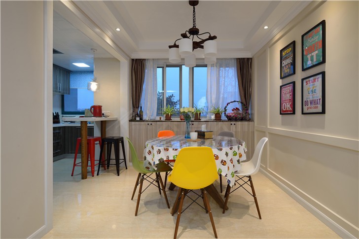 堤亚纳湾133平美式风装修案例图—餐厅