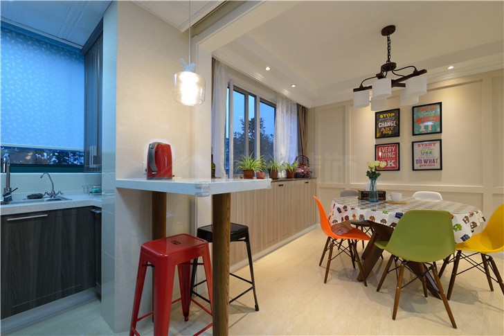 堤亚纳湾133平美式风装修案例图—餐厅