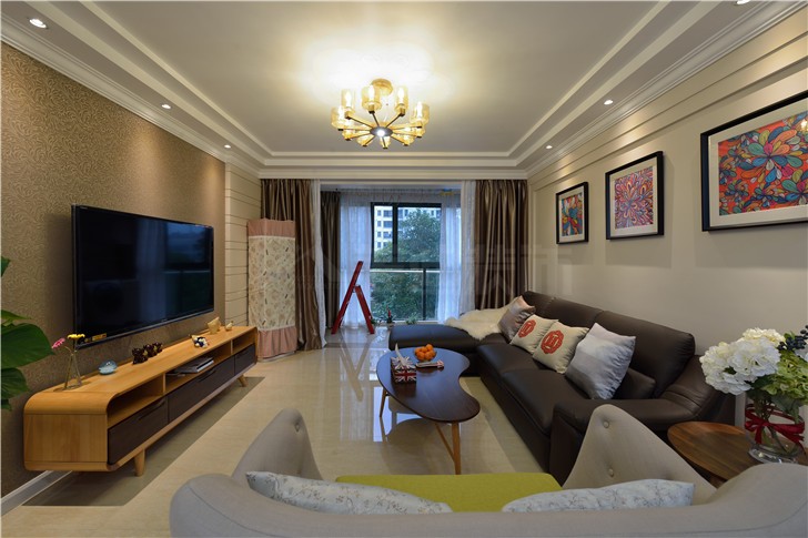 堤亚纳湾133平美式风装修案例图—客厅