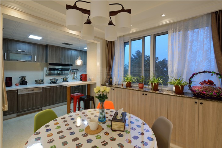 堤亚纳湾133平美式风装修案例图—餐厅