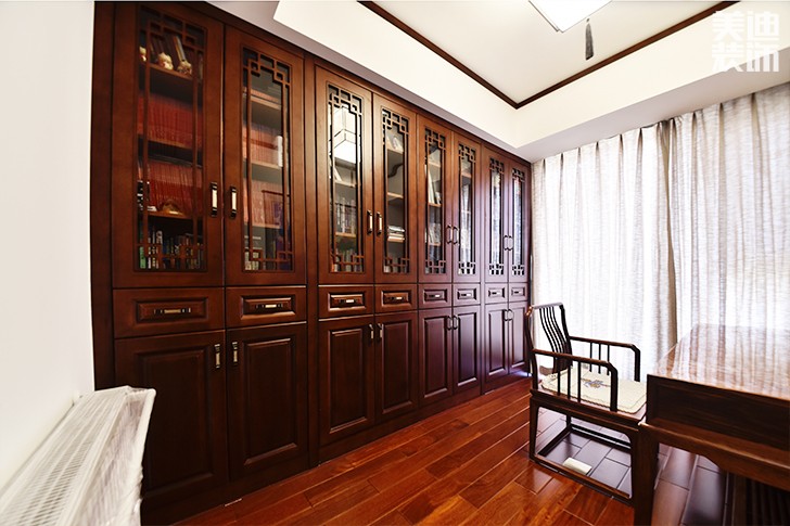 八方小区160平米新中式风实景图--书房
