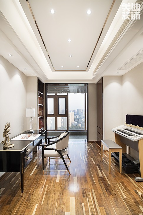 江山壹号232平米港式轻奢风装修案例实拍图--书房