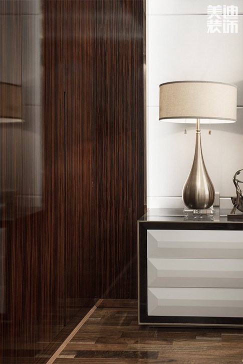 江山壹号232平米港式轻奢风装修案例实拍图--主卧