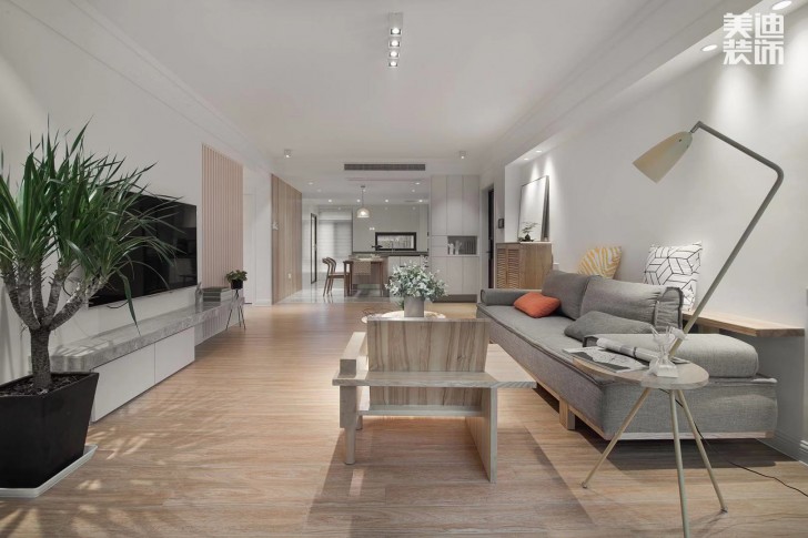 中航城140平米日式风格装修实拍图--客厅