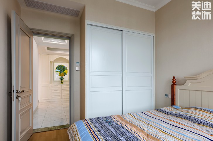 中隆国际御玺220平米美式轻奢风装修案例实拍图-卧室