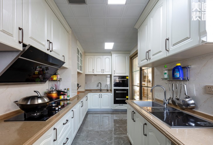 双湾国际215平米法式轻奢风装修案例实拍图-厨房