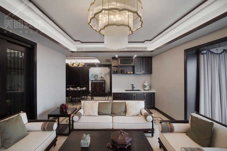 北辰定江洋285平米新中式风装修案例实拍图-客厅