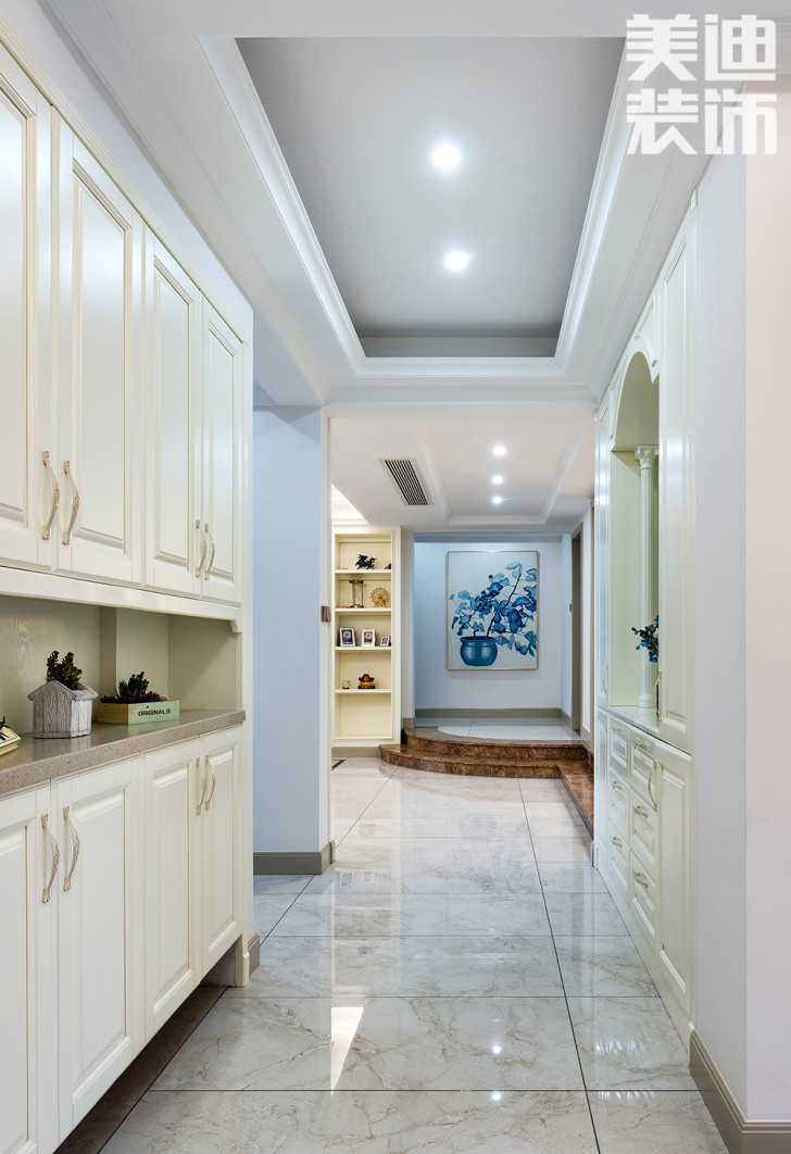 中隆国际御玺220平米美式轻奢风装修案例实拍图-玄关
