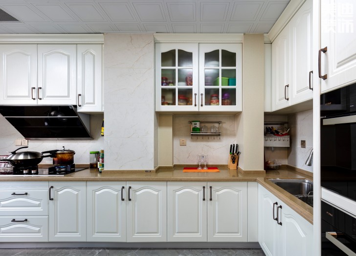 双湾国际215平米法式轻奢风装修案例实拍图-厨房