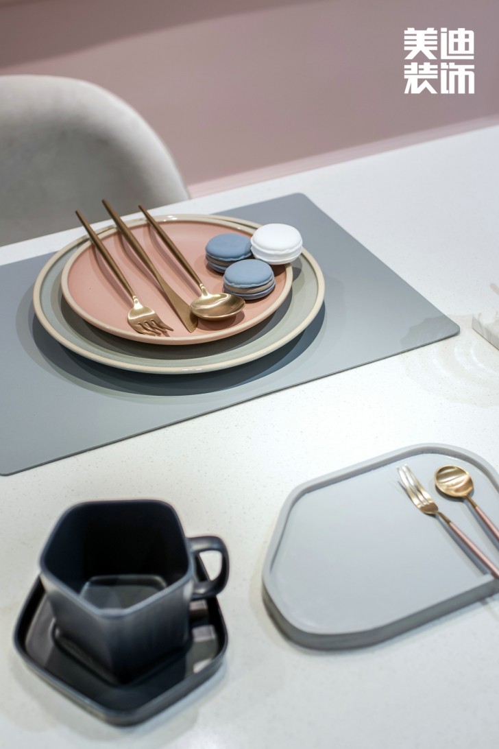 长房半岛蓝湾100㎡法式轻奢风装修案例效果图-餐厅